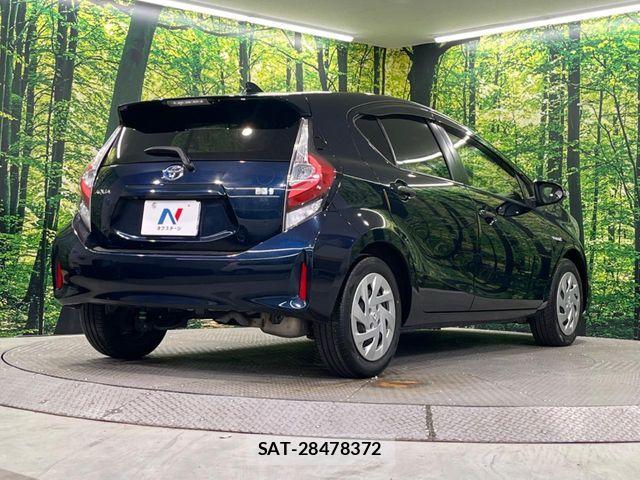 Toyota AQUA 2017-08 6901989-14