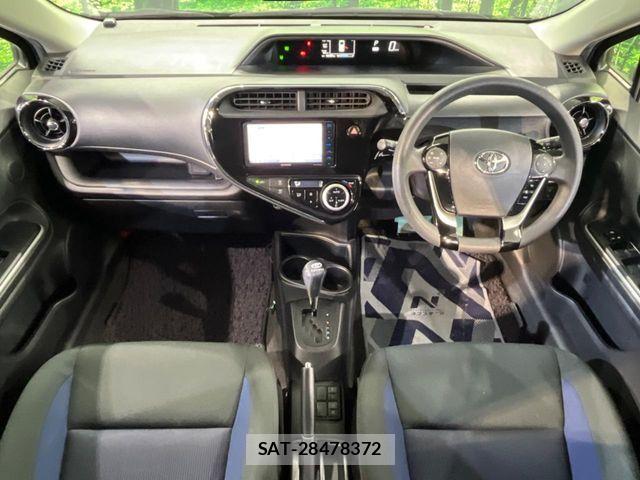Toyota AQUA 2017-08 6901989-1