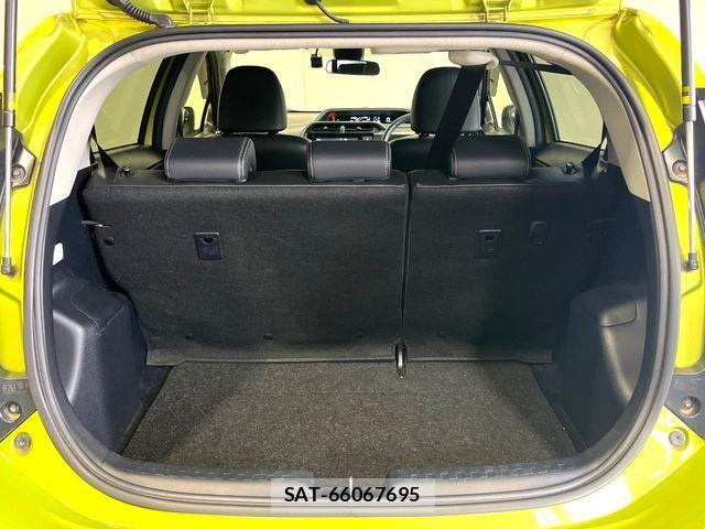 Toyota AQUA 2015-12 6902000-9