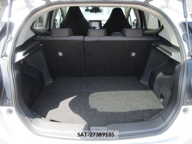 Toyota AQUA 2023-09 6901947-15