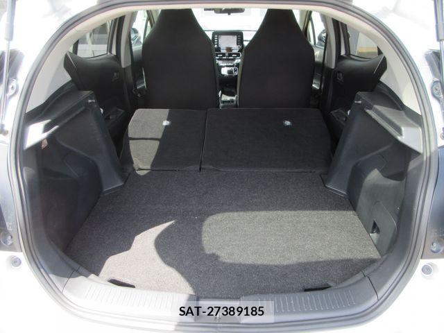 Toyota AQUA 2023-09 6901947-16