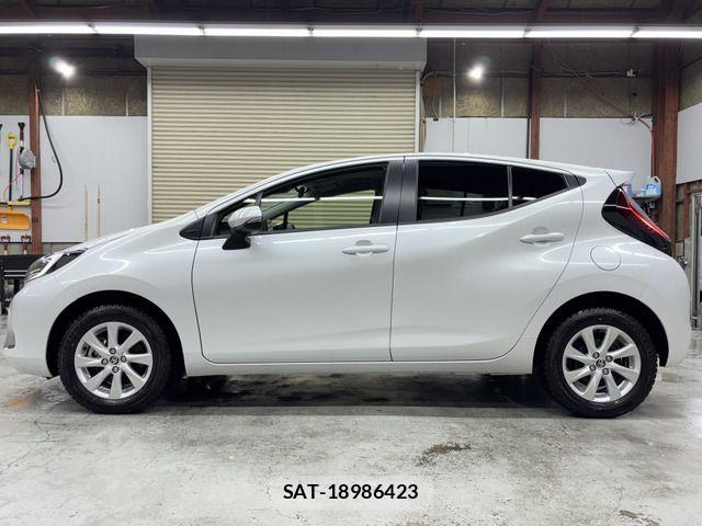 Toyota AQUA 2023-09 6901937-12