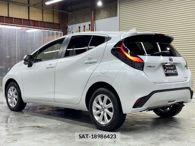 Toyota AQUA 2023-09 6901937-13