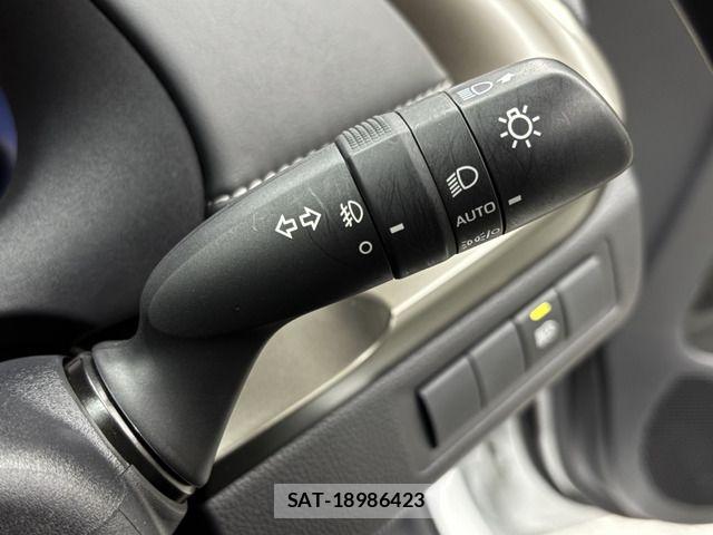 Toyota AQUA 2023-09 6901937-19