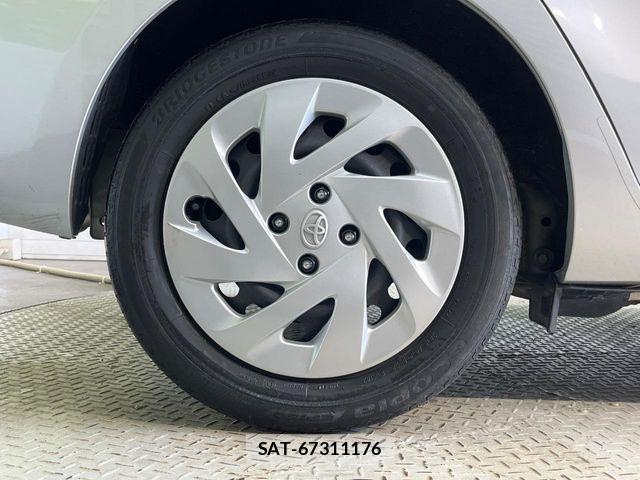 Toyota AQUA 2019-06 6901982-12