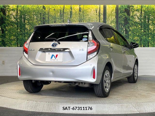 Toyota AQUA 2019-06 6901982-16