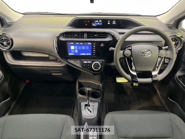 Toyota AQUA 2019-06 6901982-1
