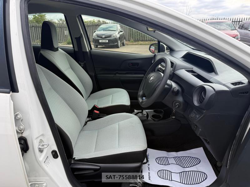 Toyota AQUA 2018-07 1244107-10