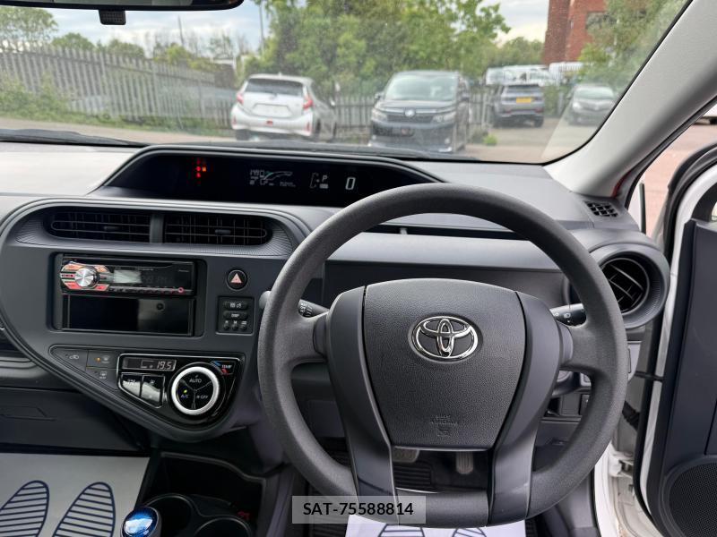 Toyota AQUA 2018-07 1244107-12