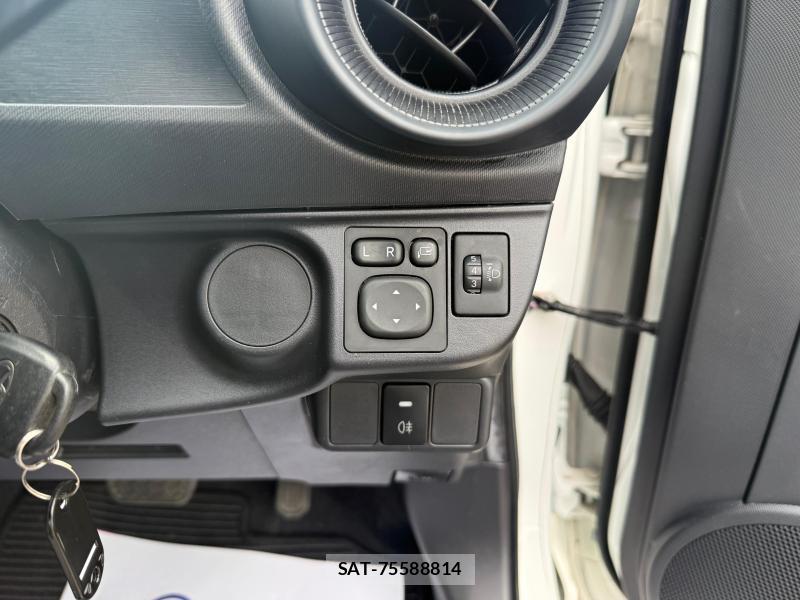 Toyota AQUA 2018-07 1244107-14