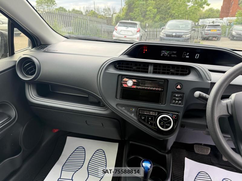 Toyota AQUA 2018-07 1244107-15