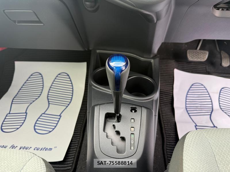 Toyota AQUA 2018-07 1244107-17
