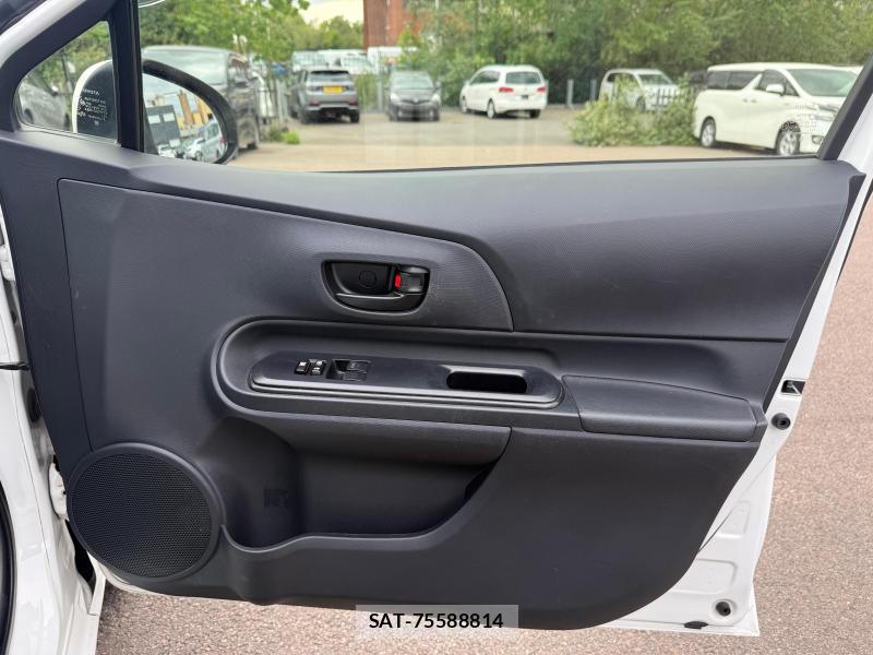 Toyota AQUA 2018-07 1244107-19