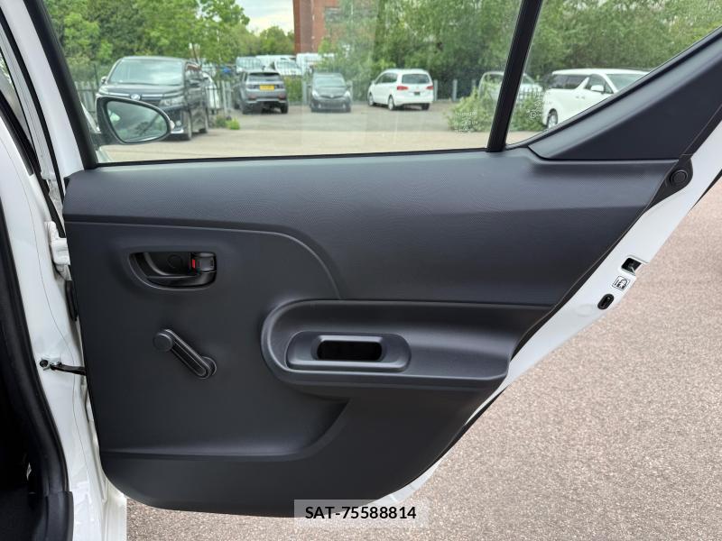 Toyota AQUA 2018-07 1244107-20