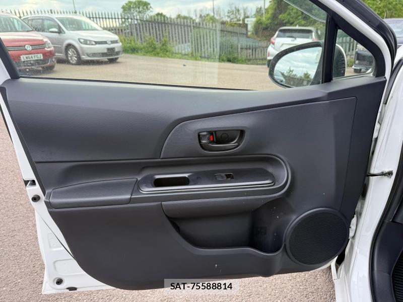 Toyota AQUA 2018-07 1244107-22