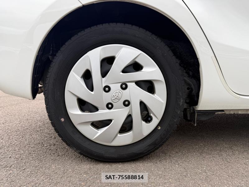 Toyota AQUA 2018-07 1244107-25