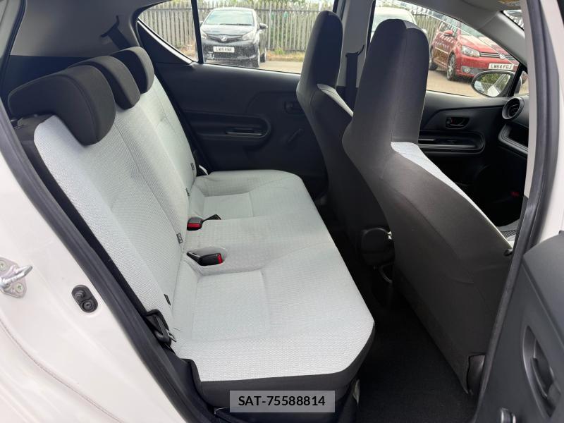 Toyota AQUA 2018-07 1244107-8