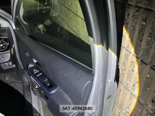 Toyota AQUA 2015-12 6988652-12