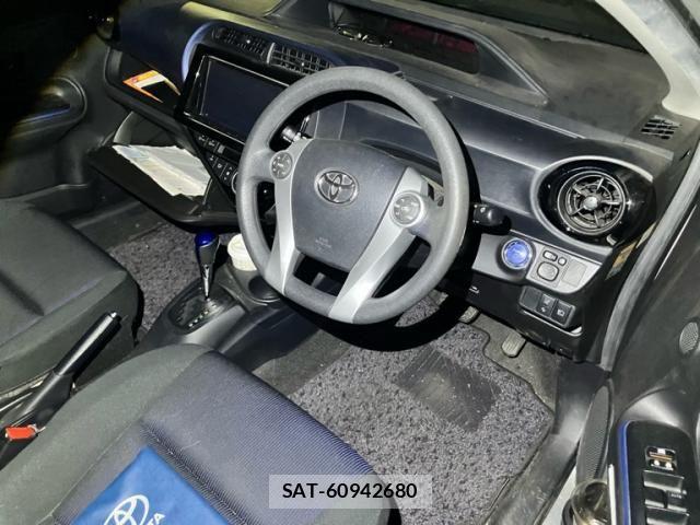 Toyota AQUA 2015-12 6988652-13