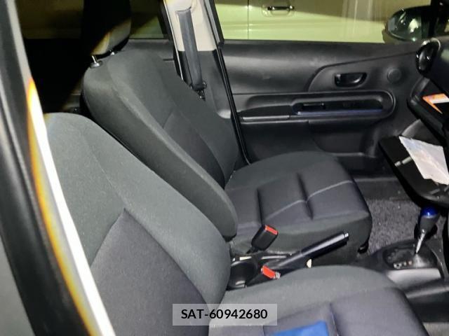 Toyota AQUA 2015-12 6988652-14