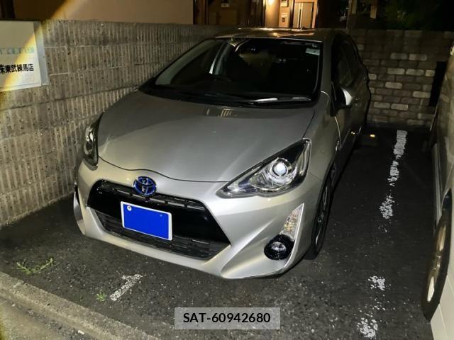 Toyota AQUA 2015-12 6988652-0