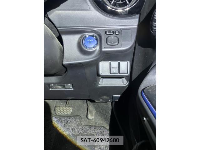 Toyota AQUA 2015-12 6988652-19