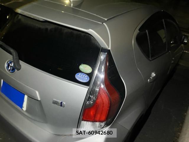 Toyota AQUA 2015-12 6988652-3