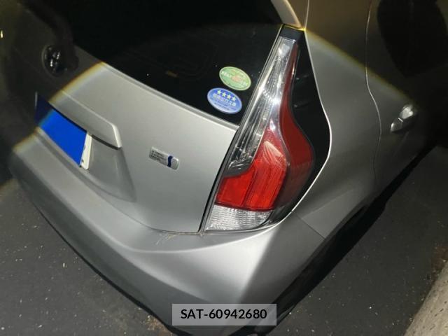 Toyota AQUA 2015-12 6988652-4