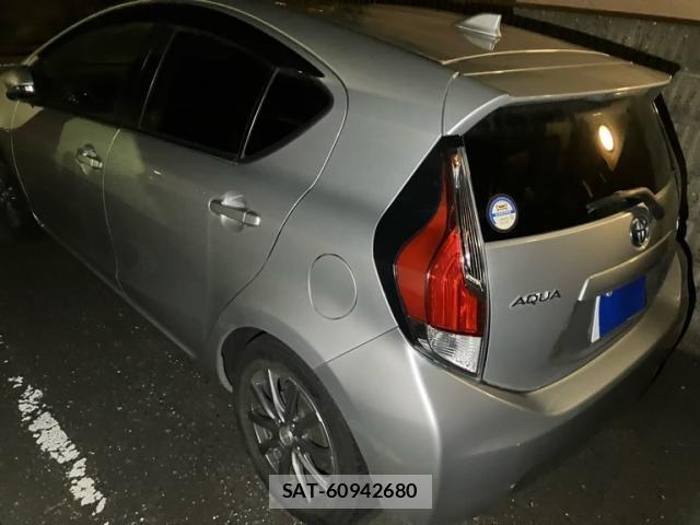 Toyota AQUA 2015-12 6988652-5