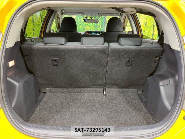 Toyota AQUA 2013-09 6988728-9