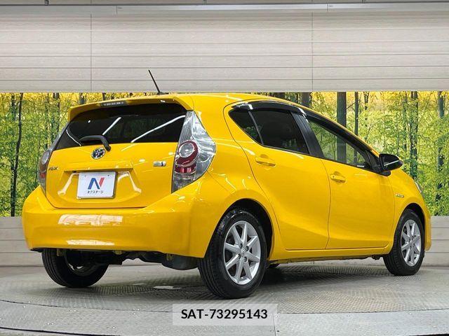 Toyota AQUA 2013-09 6988728-16