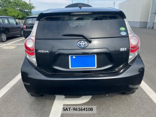 Toyota AQUA 2014-06 6988874-8