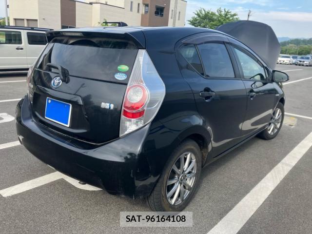 Toyota AQUA 2014-06 6988874-9