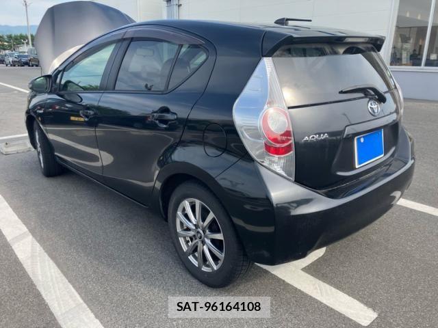Toyota AQUA 2014-06 6988874-10