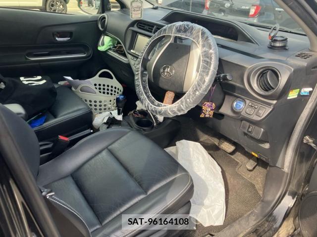 Toyota AQUA 2014-06 6988874-15