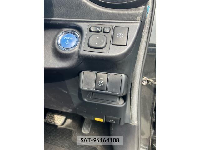 Toyota AQUA 2014-06 6988874-16