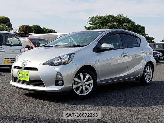 Toyota AQUA 2014-04 6988651-0