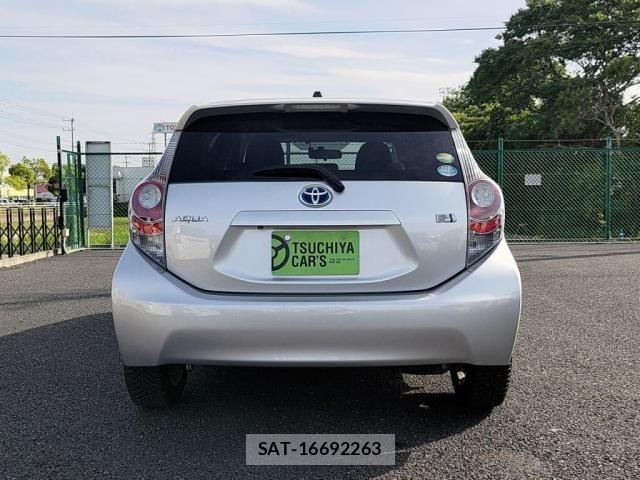 Toyota AQUA 2014-04 6988651-9