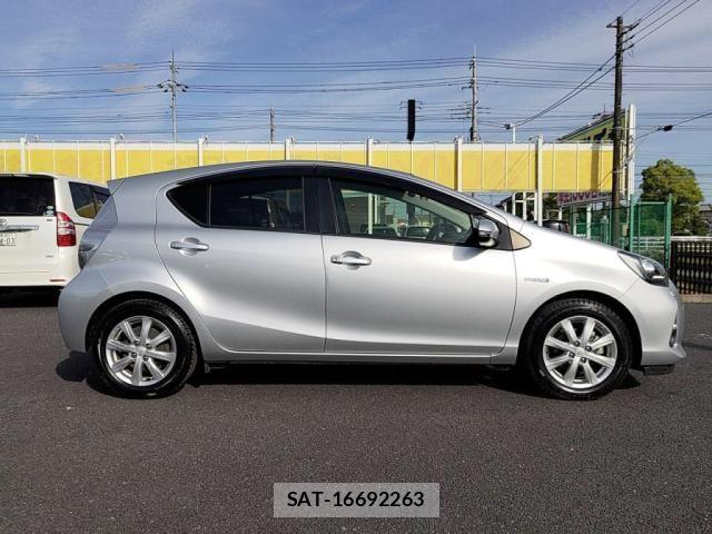 Toyota AQUA 2014-04 6988651-10