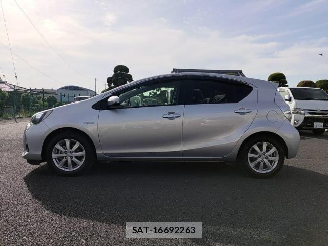 Toyota AQUA 2014-04 6988651-11