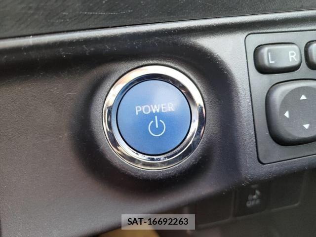 Toyota AQUA 2014-04 6988651-12