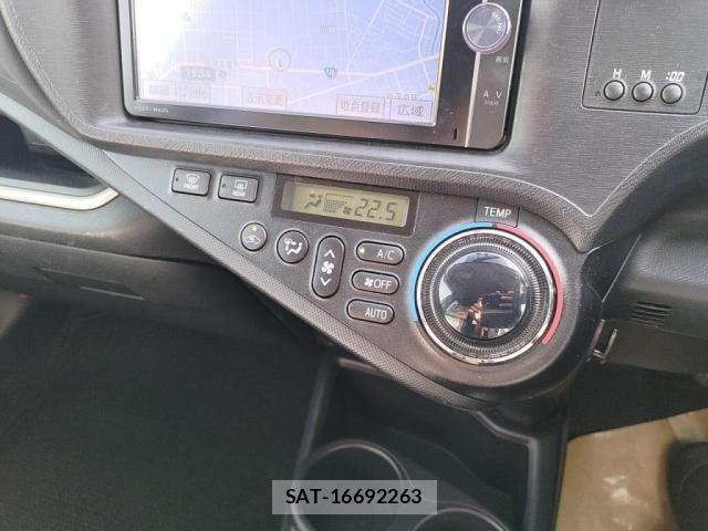Toyota AQUA 2014-04 6988651-13