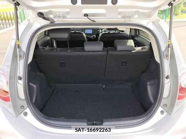 Toyota AQUA 2014-04 6988651-24