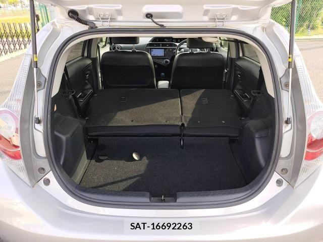 Toyota AQUA 2014-04 6988651-26