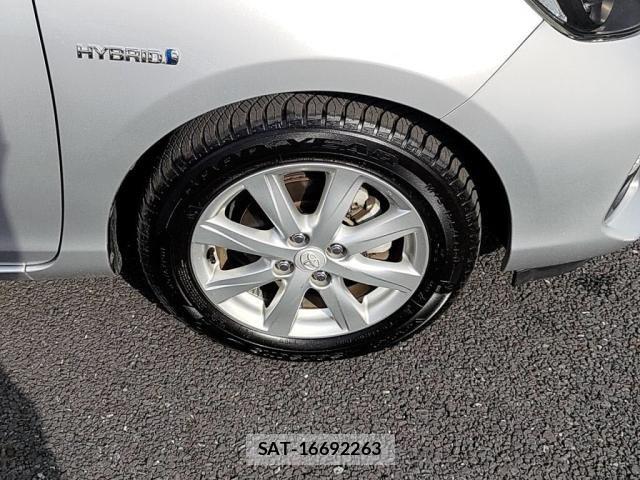 Toyota AQUA 2014-04 6988651-29