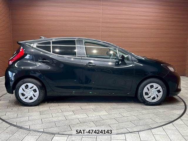 Toyota AQUA 2025-01 6988434-17