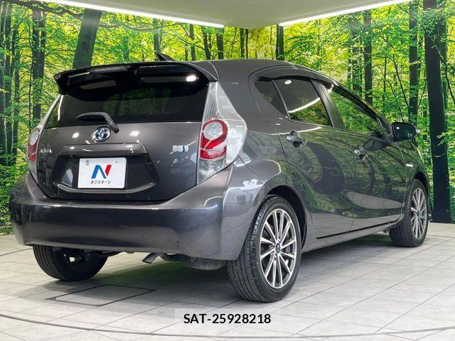 Toyota AQUA 2014-01 6988706-16