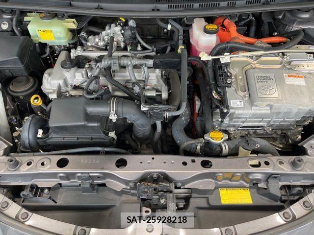 Toyota AQUA 2014-01 6988706-17