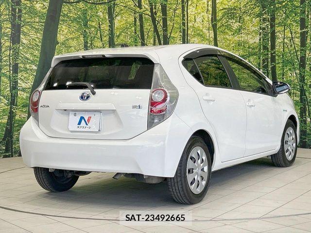 Toyota AQUA 2013-10 6988811-16