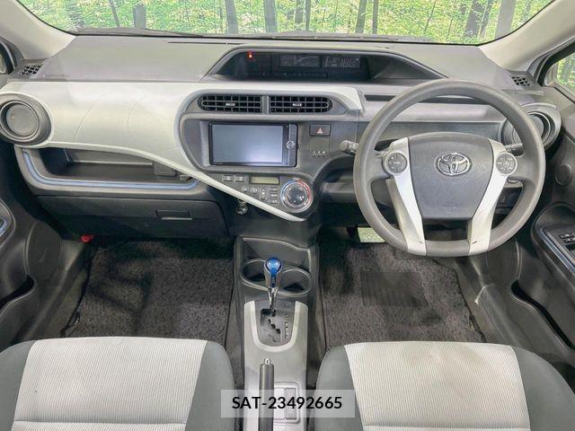 Toyota AQUA 2013-10 6988811-1
